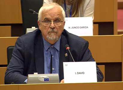 „Eurohujeři jsou odrůda kolaborantů“. Donašeči EU a Danuše Nerudová