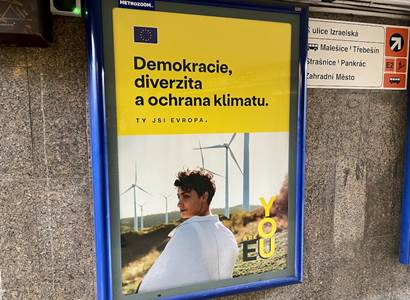 „Ty jsi Evropa! Bezpečnost, jednota.“ Inzerce EU po celé Praze. A pak padl dotaz na peníze
