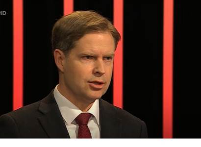 Dostál (Stačilo!): Při státní hymně si natáčela videa na mobil