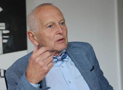 Češi jsou masivně okrádáni. Profesor Pirk vytáhl do boje proti tomu