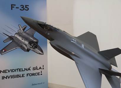 TOP 09 chce 450 miliard na armádu. V debatě zaznělo i „všimné“