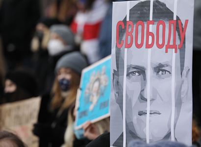 Navalnyj zemřel. Putin informován, hlásí Kreml