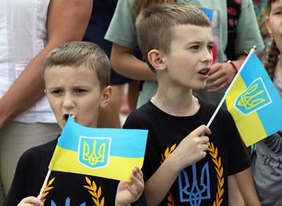 Rusové učí ukrajinské děti nenávidět Ukrajinu, uvádí Svobodná Evropa