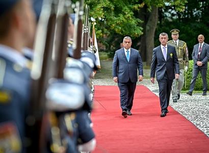 „Někdo je tu id*ot.“ Orbán jednal s Putinem, Pekarová měla jiné starosti. Účet prý brzy uvidíme