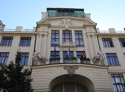 MHMP: Praha hledá přesnou podobu původní vitráže od malíře Mikoláše Alše