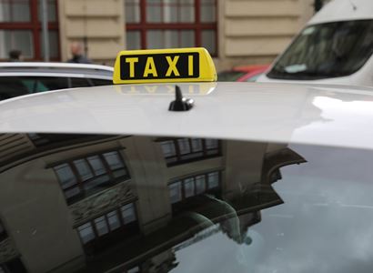 Dobytci z východu! Předák taxikářů hovoří o džungli na silnici a ve státní správě