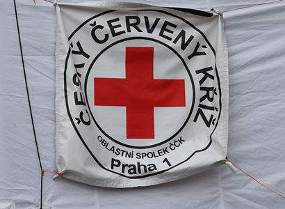 Červený kříž pomáhá s evakuací po protržení hráze Kachovské přehrady