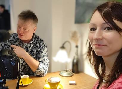 Pod mosty je narváno. Ať jdou umělci makat místo Ukrajinců. Kandidátka do Rady ČRo se projevila