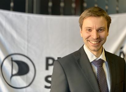 Pirát Kolaja už nebude místopředsedou Evropského parlamentu. Raději odstoupil