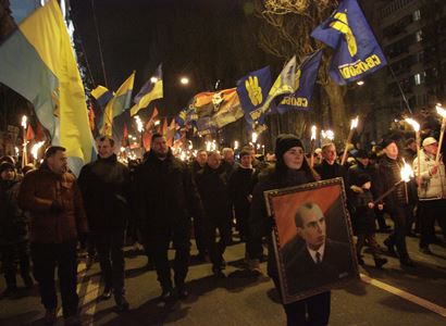 Celá ukrajinská kauza je jeden velký žvást. Vyhovuje to Putinovi i Bidenovi, rozebírá historik