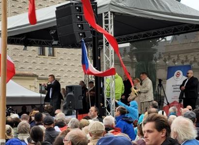 Rumunský volební scénář. Co jsme slyšeli kolem „falešných ruských účtů“