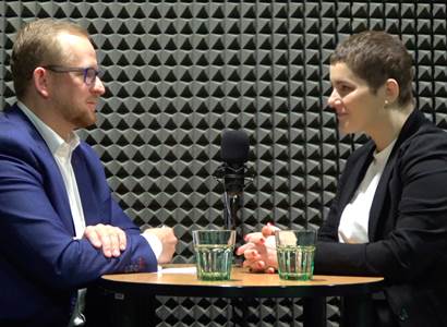 „Přišel Lipavský, skákala kolem něj ochranka.“ Maláčová pustila něco na ministra