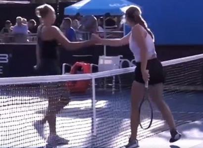 Šestnáctiletá ukrajinská tenistka podala ruku Rusce. Má se to řešit až u ministra