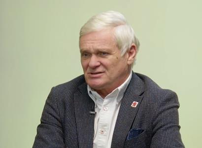 Tlustý vzpomíná: Komunisti se sbalili a odešli. Jeden by čekal, že odcházející vláda to také pochopí