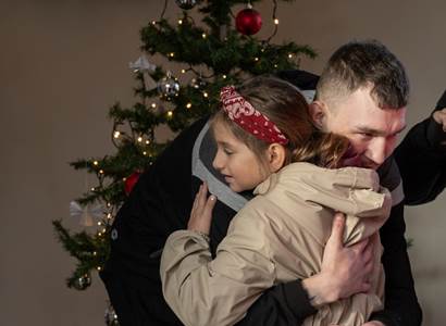 To není správné. „Zažívají posměch a ubližují jim,“ myslí kněz na děti odsouzených