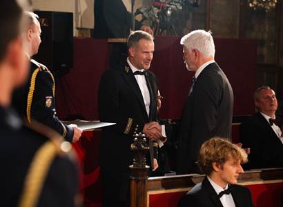 Proč jsou vyznamenaní ti, kdo jen dělají svoji práci? Z ODS přišla otázka