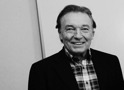 Ne! Gott žil v bavlnce, vydělával. Schwarzenberg rozmetal státní pohřeb pro Gotta. A přidali se další, třeba Bělobrádek