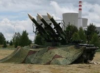 Ruská raketa nad Polskem. NATO zůstává ostražité, vzkazuje Brusel