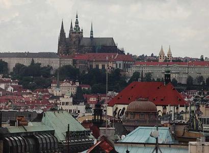 Pražský hrad v barvách NATO