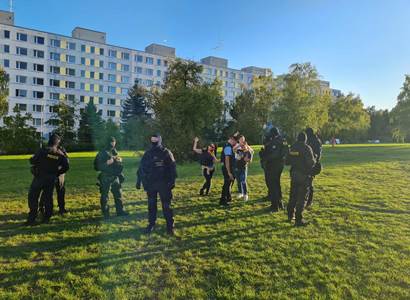 Blujová od Oganesjana narušila pražský jarmark SPD. Policie zasáhla
