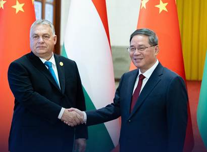 Polsko míří k EU, ale Orbán jel do Číny. A nemlčel tam