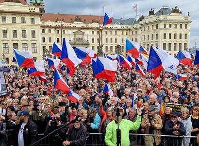 Jak obejít voliče. Tajná hra o vládu nabírá podobu. ODS, lidovci i Hrad