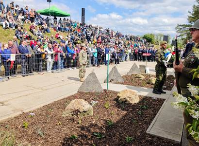 Stejná krev, ať ruská či americká. Ale bez řečí o „agresorech“ se to v Rokycanech neobešlo