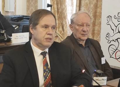 Z uzavřených dolů rezervace a z orné půdy průmyslové zóny. Hynek Beran líčí jednání u Mrázové