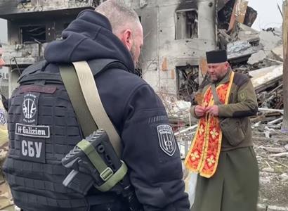 Nášivka SS na ukrajinské uniformě. Britský list ukázal VIDEO
