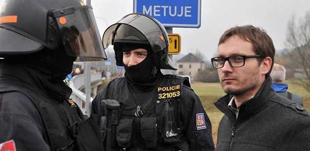 Předseda Národní demokracie Bartoš byl zadržen policií