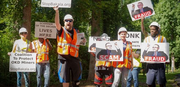 Koalice na obranu horníků OKD protestuje u sídla Zdeňka Bakaly v Hilton Head