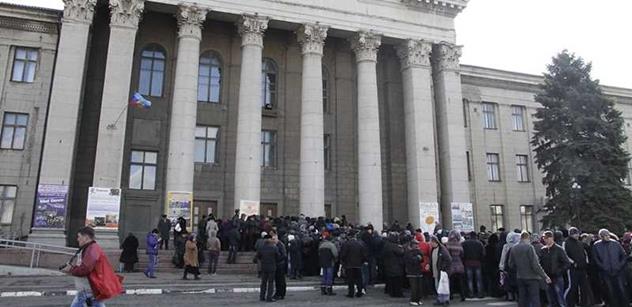 Povstalci ostřelují město Mariupol, hlásí Kyjev. Bude tam nejméně deset mrtvých