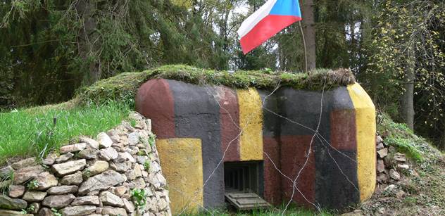 Dobrovolníci vyprostili část pancéřového zvonu pevnosti u Králík