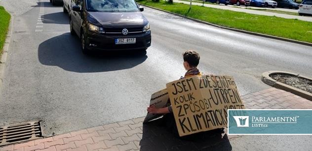 Děláme to tak schválně. Šokovat, naštvat lidi. Blokují auta kvůli klimatu, za týden chystají velkou věc v Praze
