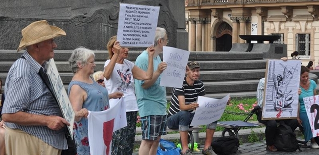 Akce k obnově Mariánského sloupu v Praze opět vyvolala spory