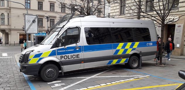 Policie vtrhla na brněnskou radnici. Má jít o kšefty politiků ODS, včetně poslance Blažka