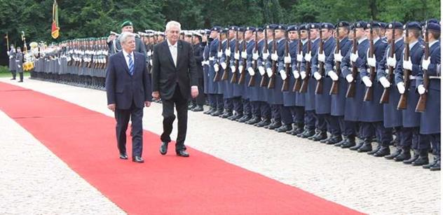 Gauck končí návštěvu Česka, prohlédne si mladoboleslavskou Škodu 