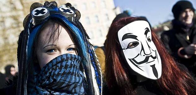 V Praze demonstrovaly asi dva tisíce lidí proti smlouvě ACTA
