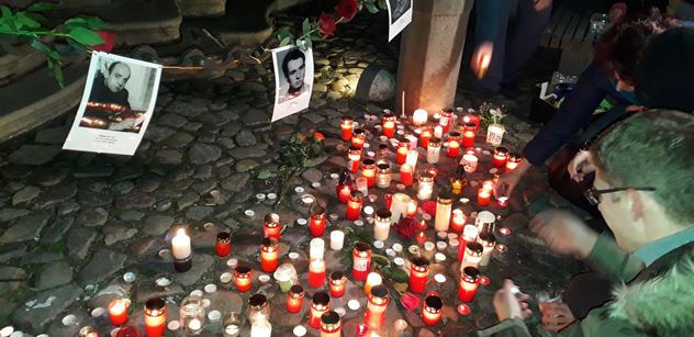 Slova Václava Havla o morální sebevraždě doprovodila vzpomínku na Jana Palacha. Rektor univerzity pak připomněl, jak čin mladíka přispěl k „sametu“
