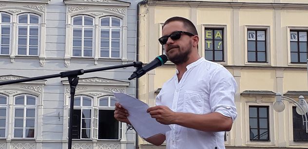 Jiří Mádl: Jsme hrdinové. Babiš a Zeman musí pryč. Využívají slabší a hloupější spoluobčany