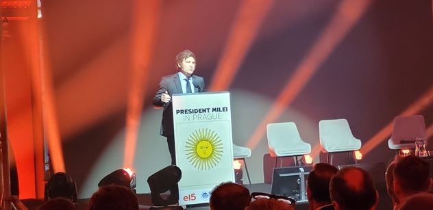 Tleskali prezidentovi Argentiny, Klausovi nadávají. Divné. Kovanda ukázal, jak moc se podobají