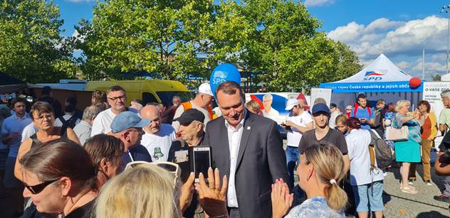 Lidé v Olomouci nadšeně vítali Fialu. S Okamurou