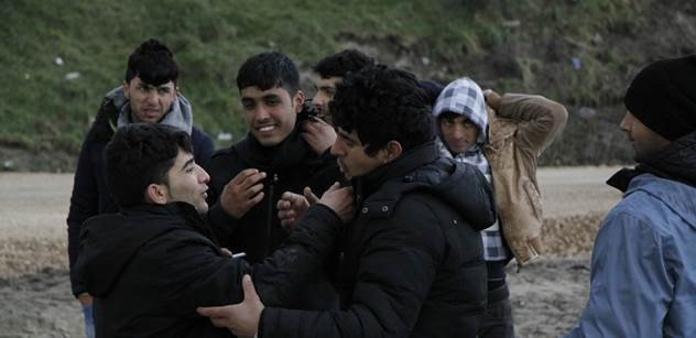 Drsní Rakušané: Kdo vnikne do Evropy nelegálně, nemá nárok na azyl. Ani do těch loděk nenasedejte