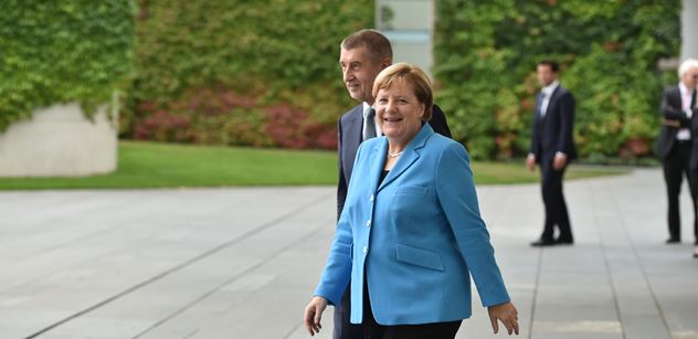 Znovu se třásla při hymně Německa. Merkelovou opět zradilo zdraví, rojí se spekulace