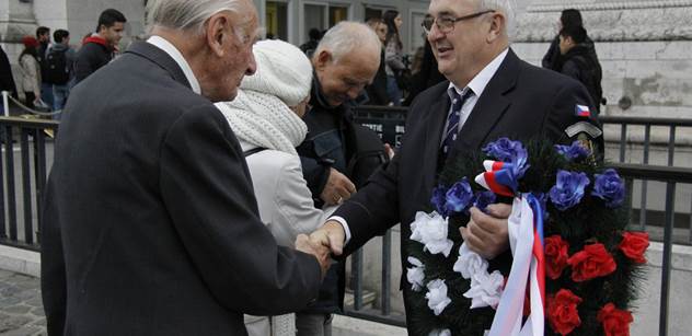 Šéf československých spolků ve Francii: Volím Le Penovou. Z té rodiny dělají hrozbu, ale její otec bojoval v Alžírsku a přišel tam o oko. Strach z terorismu je zde vidět na každém kroku