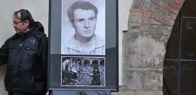 V Praze byly odhaleny dvě nové pamětní desky Jana Palacha 