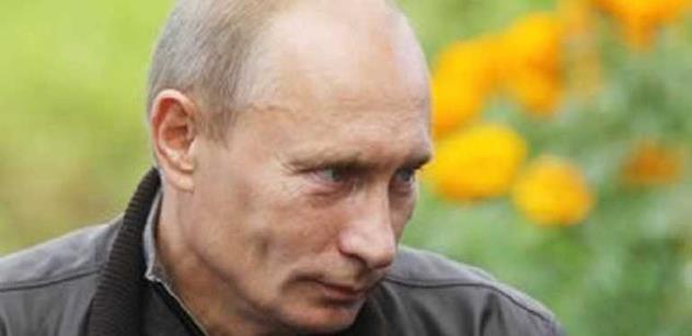 Už ne matrjošky. Teď si kupujte Putina jedoucího na medvědu. Tak trochu jiný nový ruský suvenýr... 