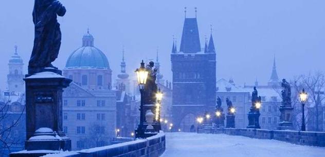Česká města jsou v zimě přesvícená, lidé hůře spí