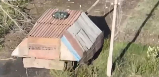 „Bitevní stodola.“ Smáli se, ale funguje to. Rusové vyzráli na ukrajinské drony