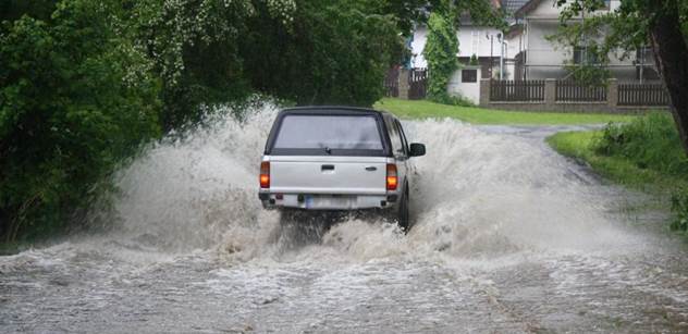 Hasiči od neděle kvůli záplavám evakuovali 2695 lidí